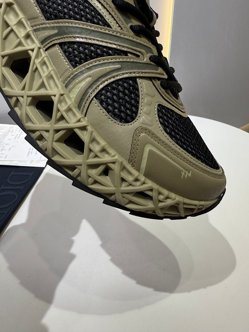 DR B35 NXXT sneaker