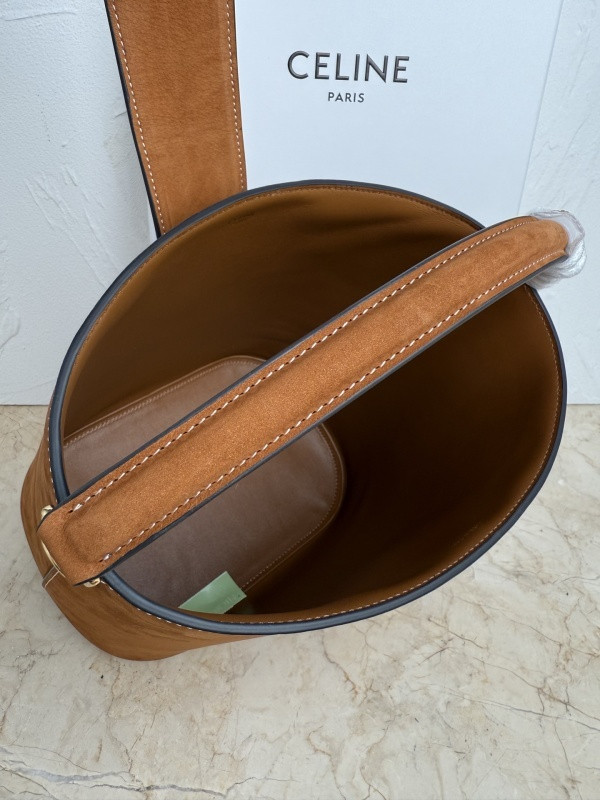 medium bucket L0vise in nubuck calfskin
