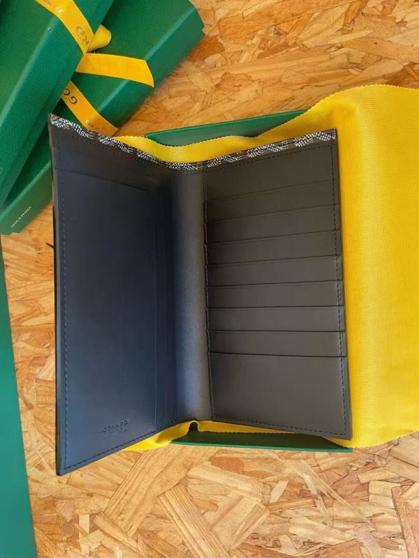 G09ard saint-roch long wallet