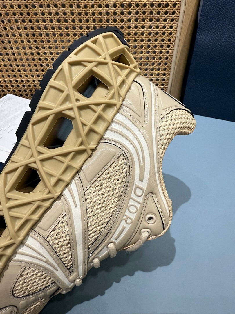 DR B35 NXXT sneaker