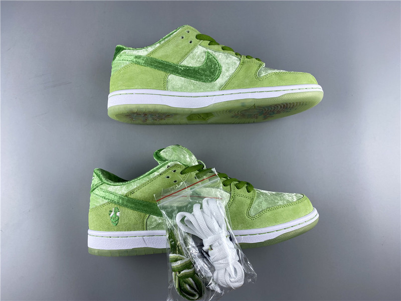 Nike SB Dunk Low PRO QS StrangeLove Skateboards CT2552-300