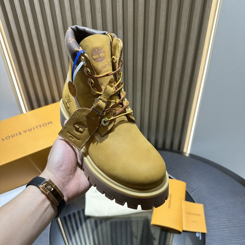 LOU1_TON SNEAKERS(The one with LV letters on the shoe is on the back)