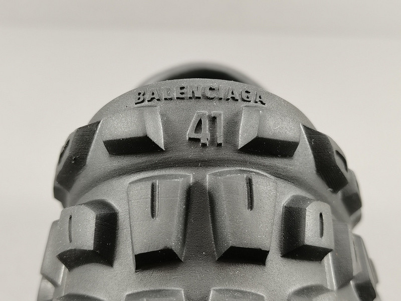 Ba*len*cia*ga bouncer clog