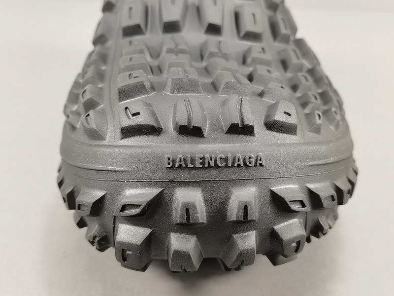 Ba*len*cia*ga bouncer clog