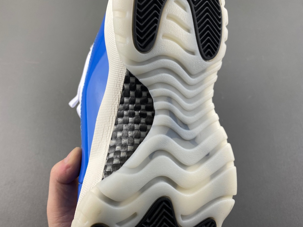 Air Jordan 11 Sail / Sport Royal Colorway IO8959-133