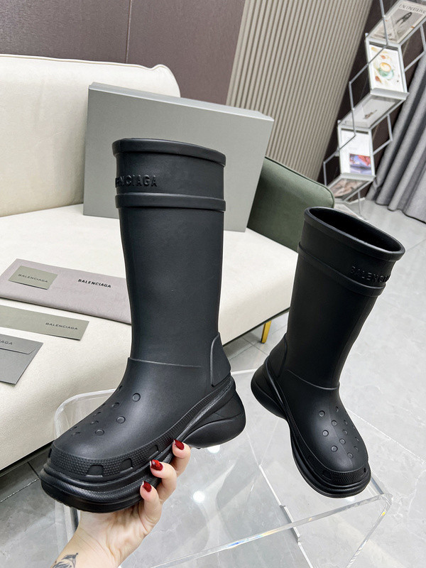 ba*len*cia*ga x Cr*0*s boot black