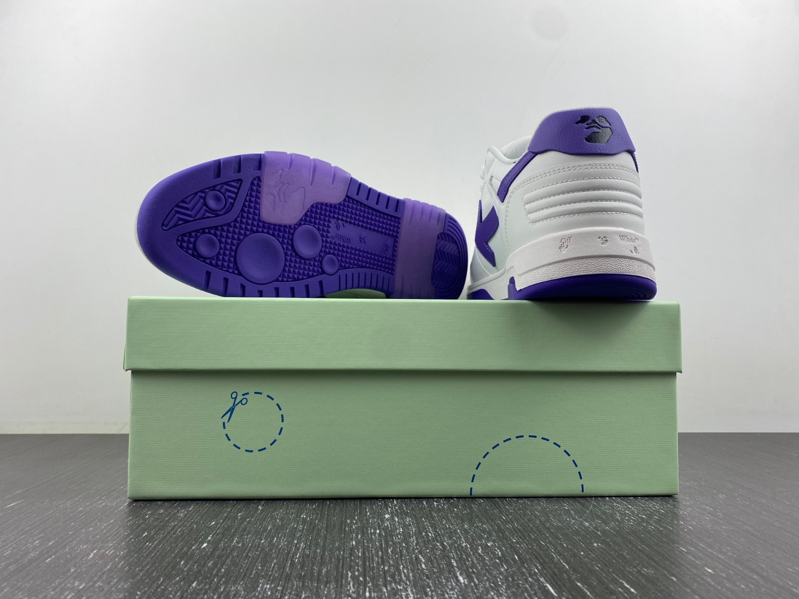 Off-White c/o Virgil Abloh