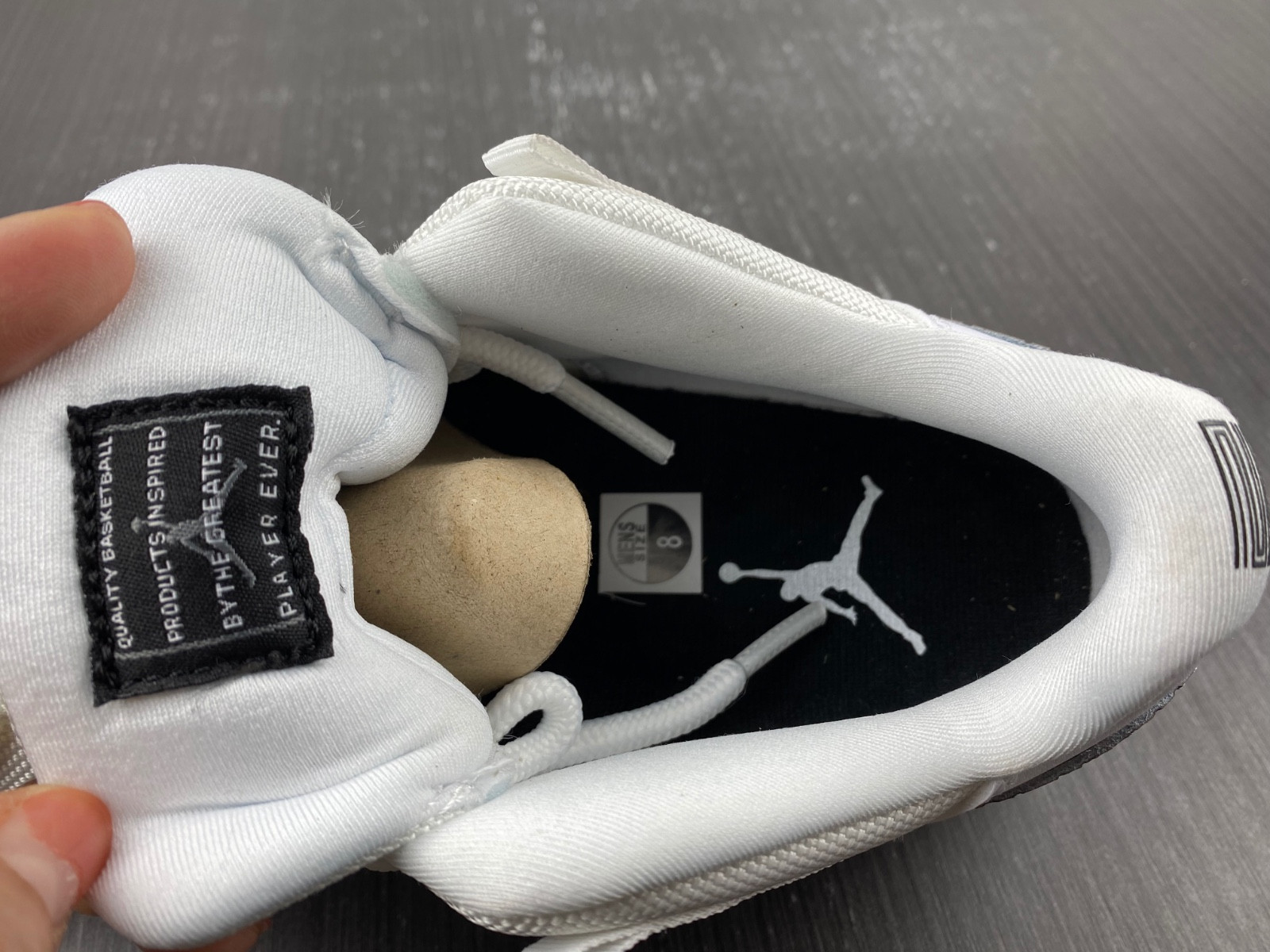 Air Jordan 11 Low Cement Grey AV2187-140