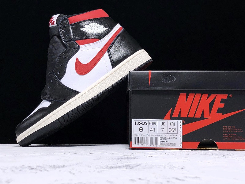 AIR JORDAN 1 BLACK WHITE GYM RED 555088-061