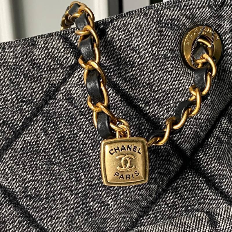 Ch**el shopping bag in shiny lambskin (as5740)