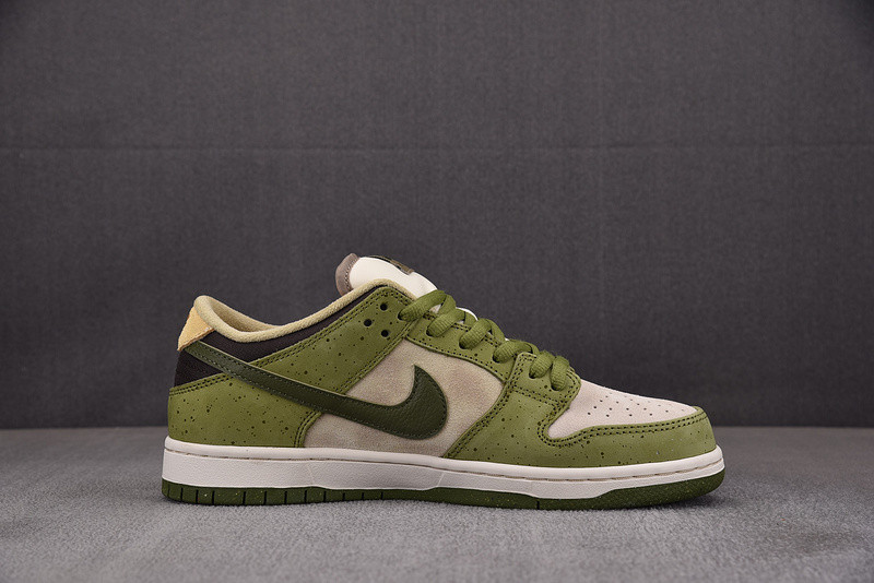 Yuto Horigome Nike SB Dunk "Asparagus" HF8022-300