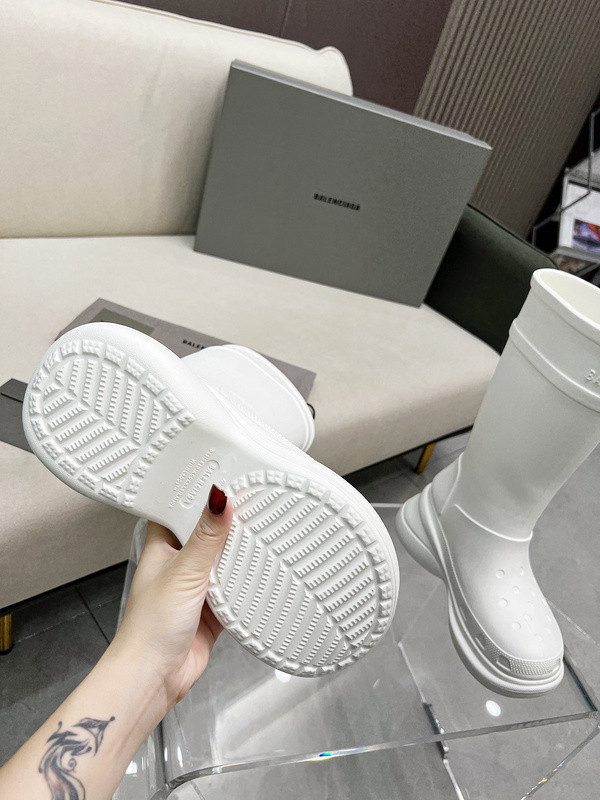 ba*len*cia*ga x Cr*0*s boot white