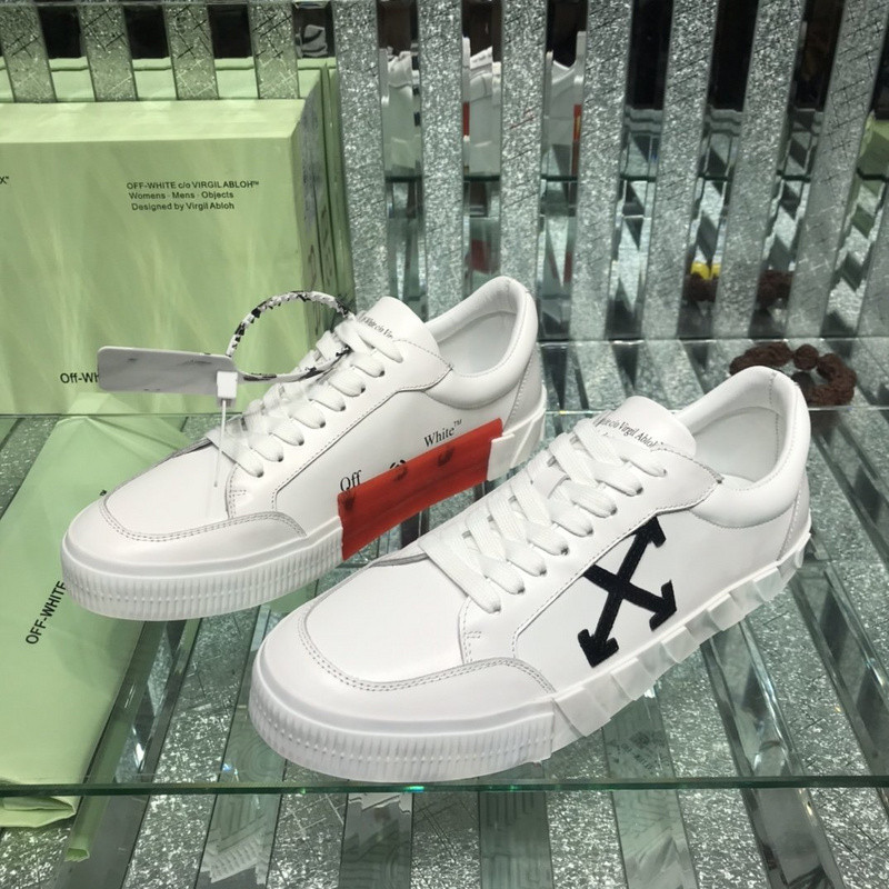 Off-White c/o Virgil Abloh