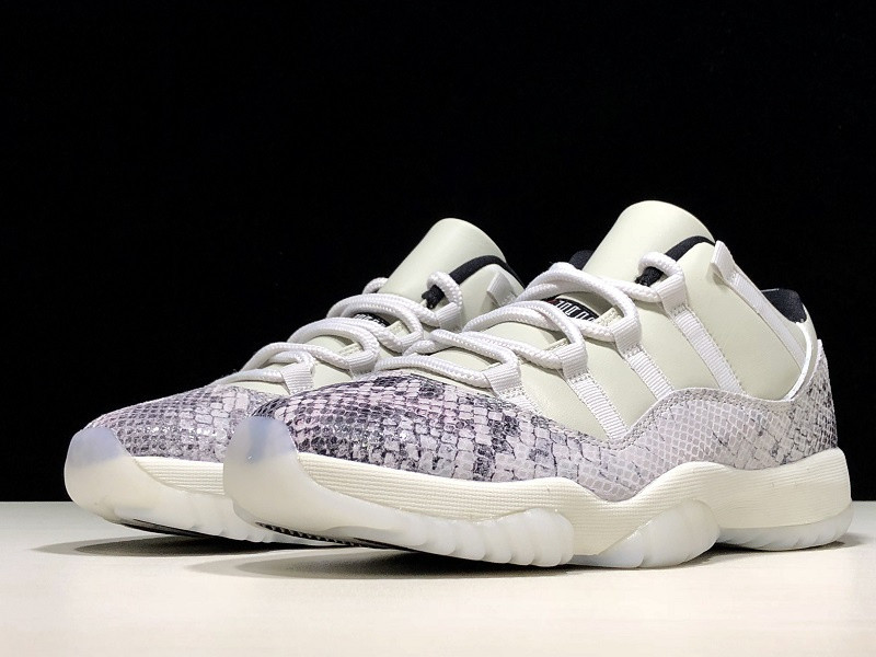 AIR JORDAN 11 RETRO LOW