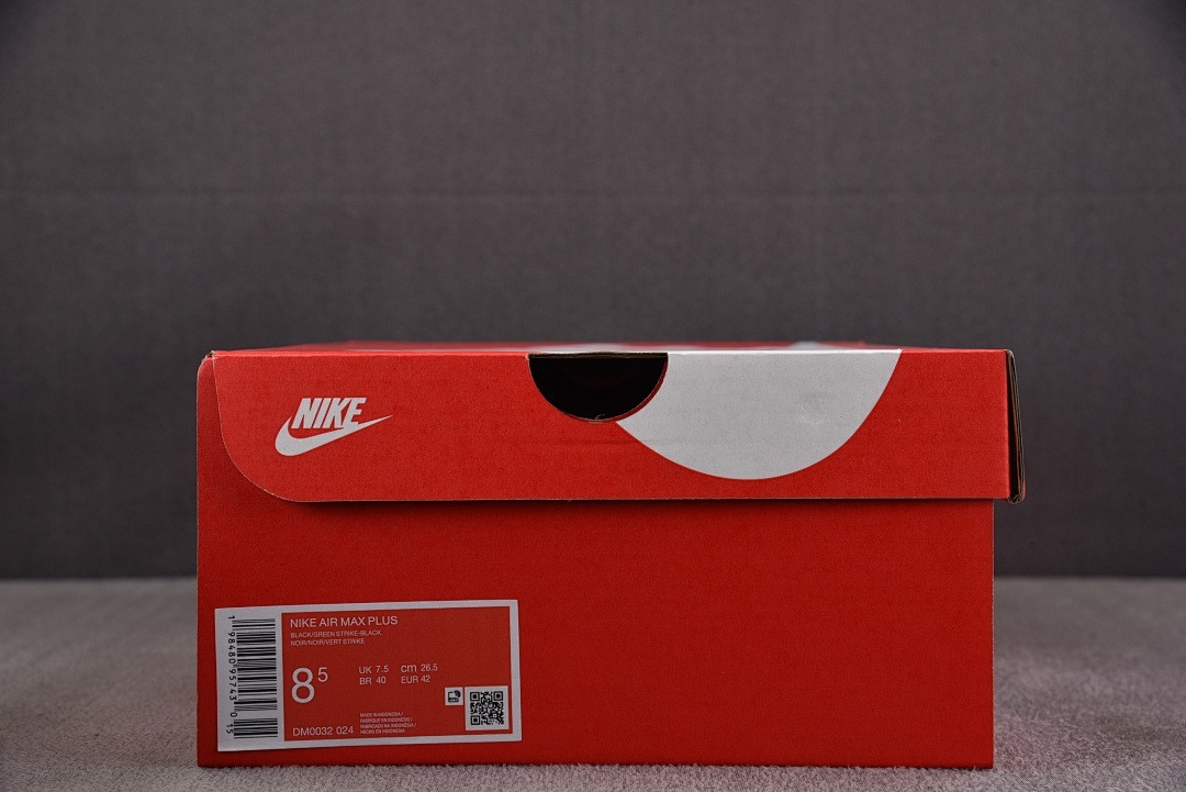 Nike Air Max Plus Black Green Strike - DM0032-024