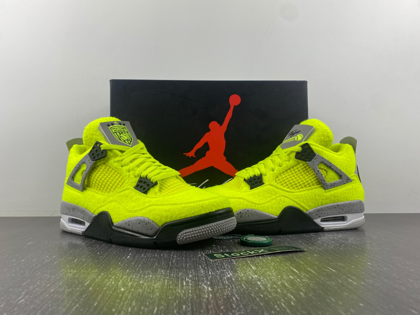 Air Jordan 4 Retro DV6773-700
