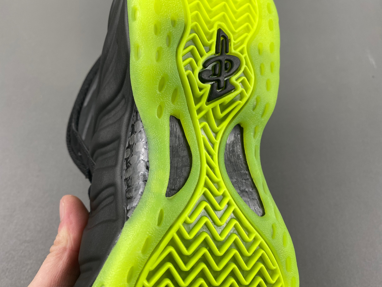 Nike Air Foamposite One "Black/Volt" 2025 HF2902-001