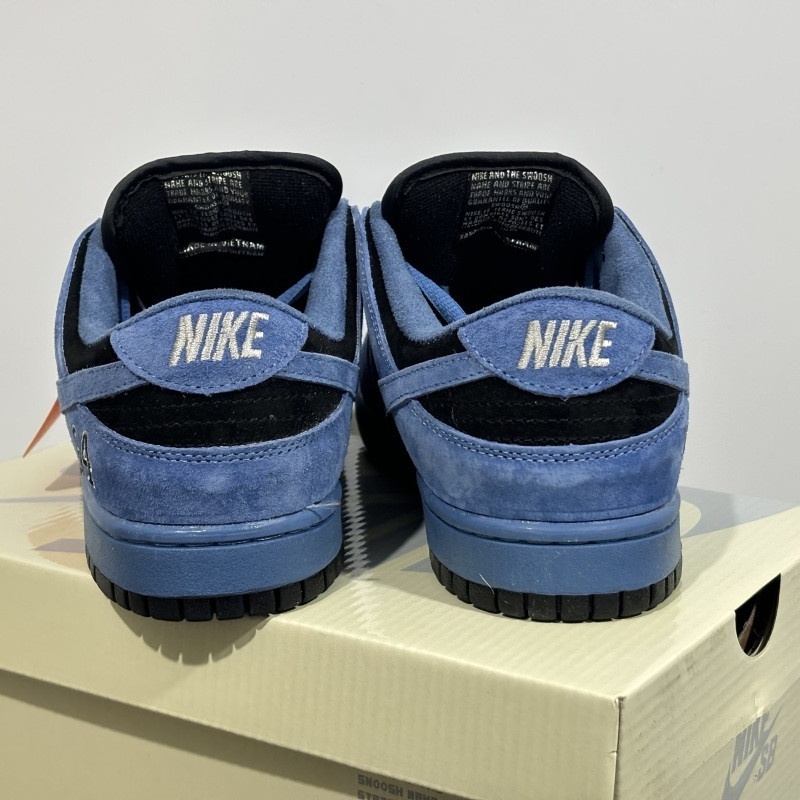 Suprem* x Nike SB Dunk Low Ocean Fog HQ8487-400