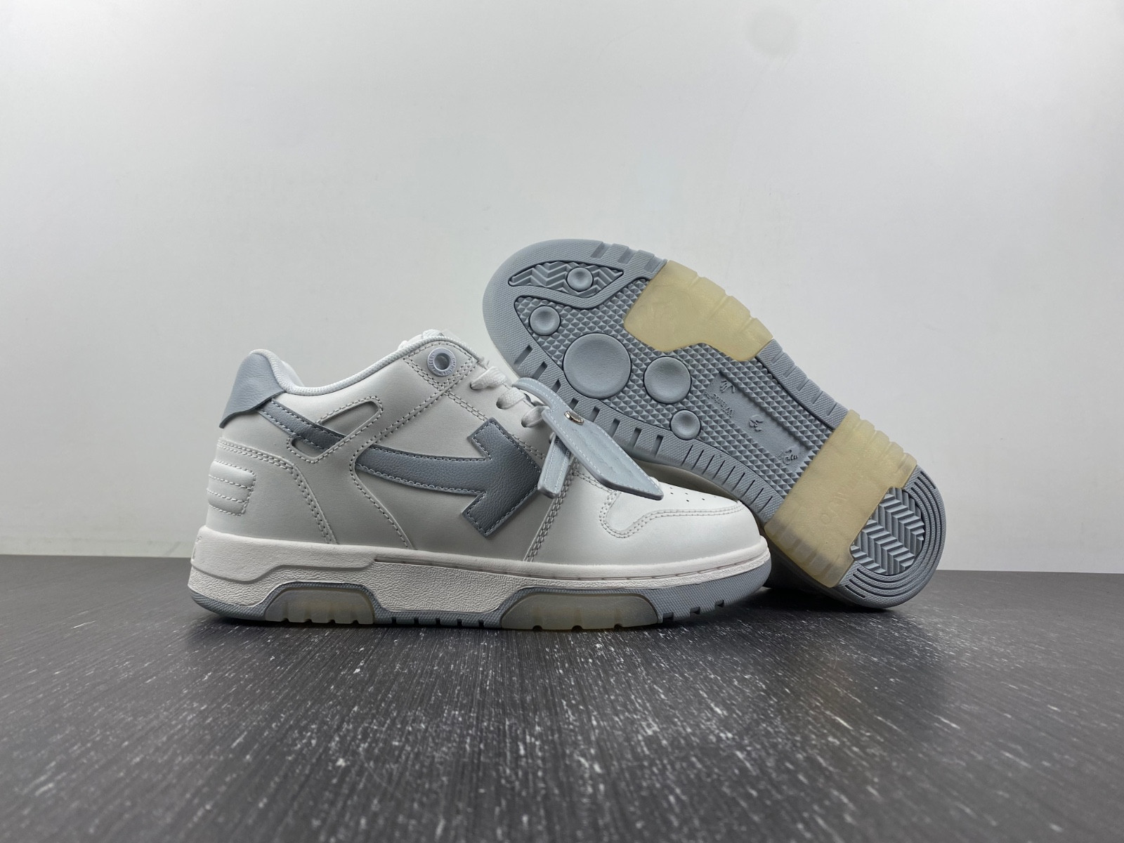 Off-White c/o Virgil Abloh