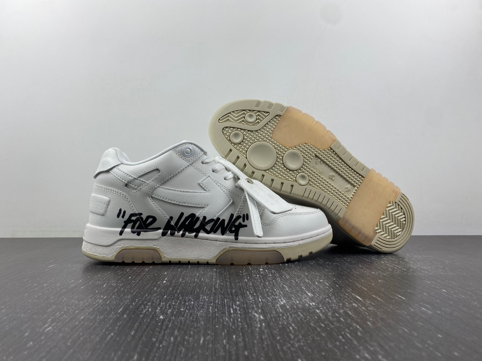 Off-White c/o Virgil Abloh