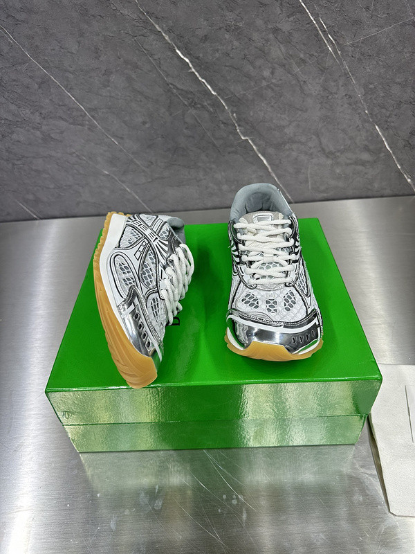 Bo*te*ga ve*ne*ta orbit low top lace up sneaker in silver & white