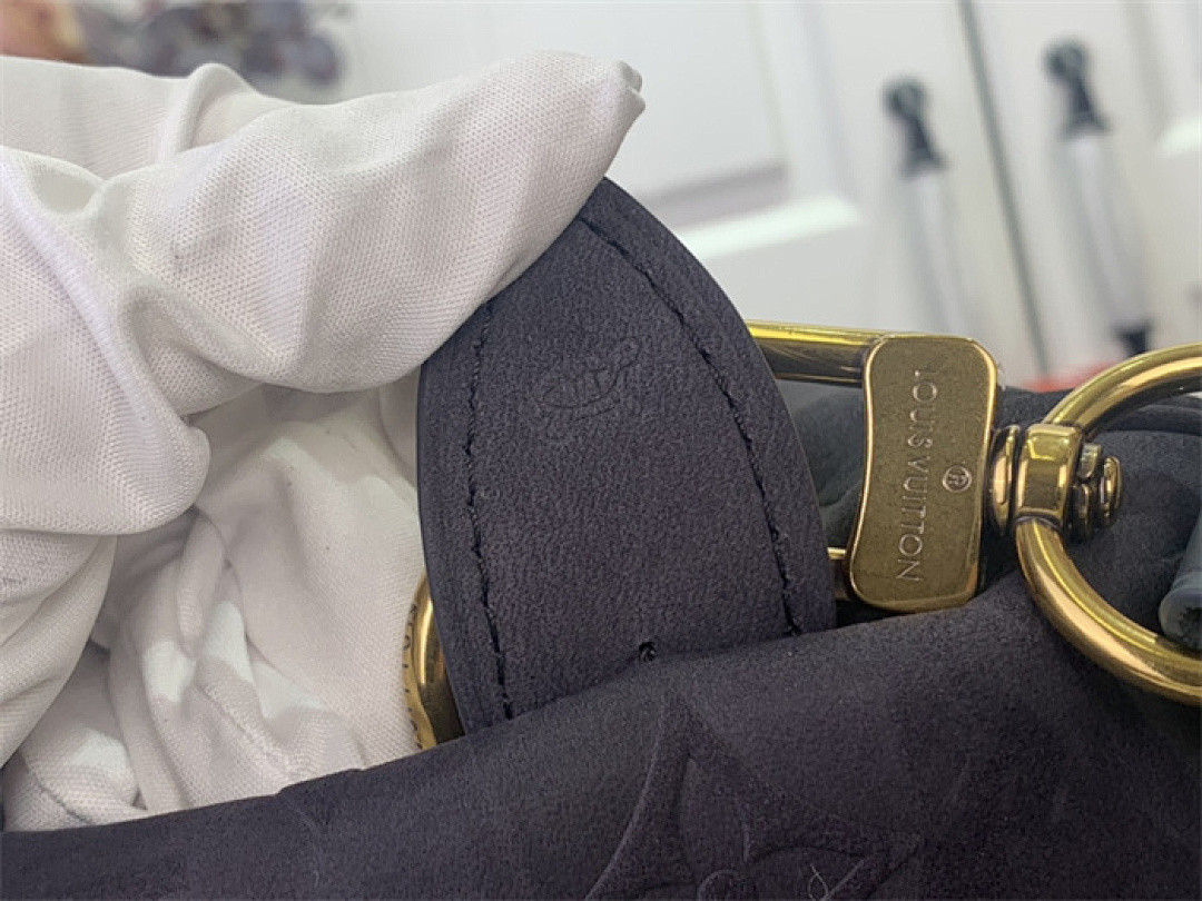 l0vis Vvtt0n m15225 speedy p9 bandoulière 40