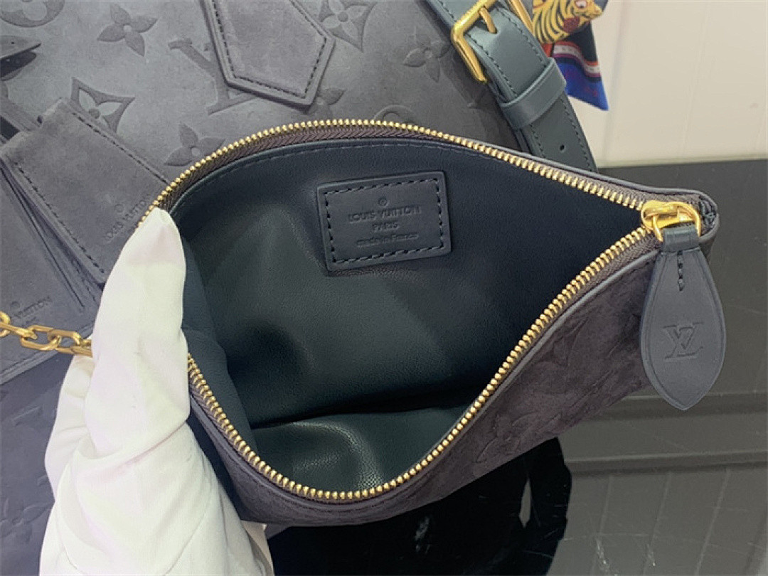 l0vis Vvtt0n m15225 speedy p9 bandoulière 40