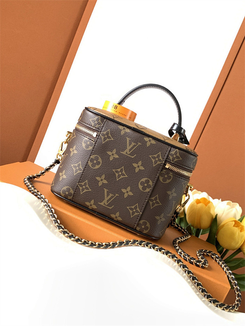 L*uis V*itton Vanity NV PM M45165