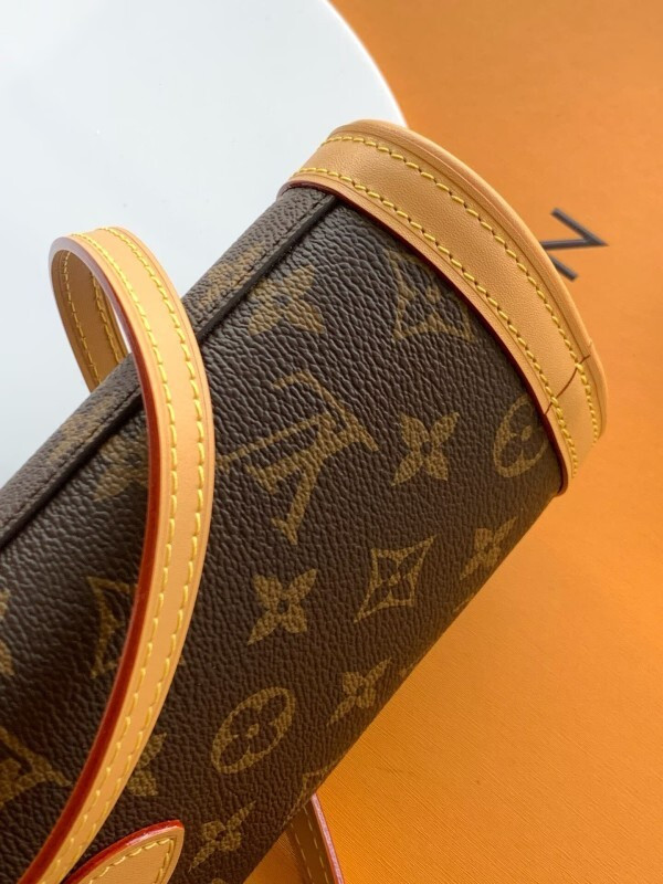 LV Fold Me Pouch (M80874)