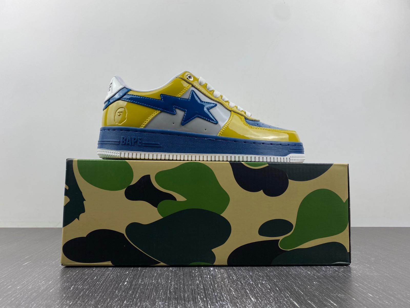 BAPE SNEAKERS