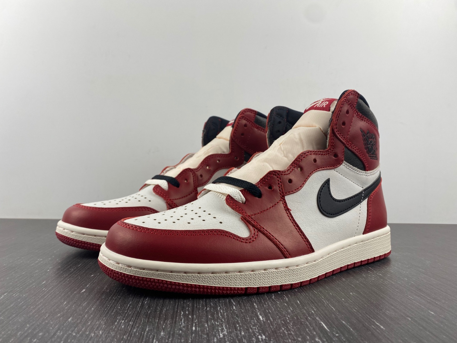 Jordan 1 Retro High OG Chicago Lost and Found DZ5485-612