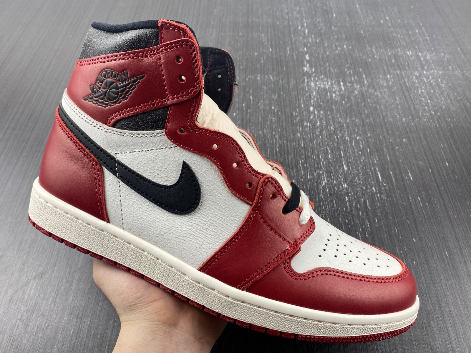 Jordan 1 Retro High OG Chicago Lost and Found DZ5485-612