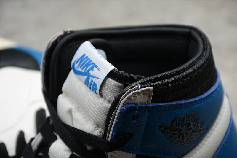 Air Jordan 1 Travis Scott DH3227-105