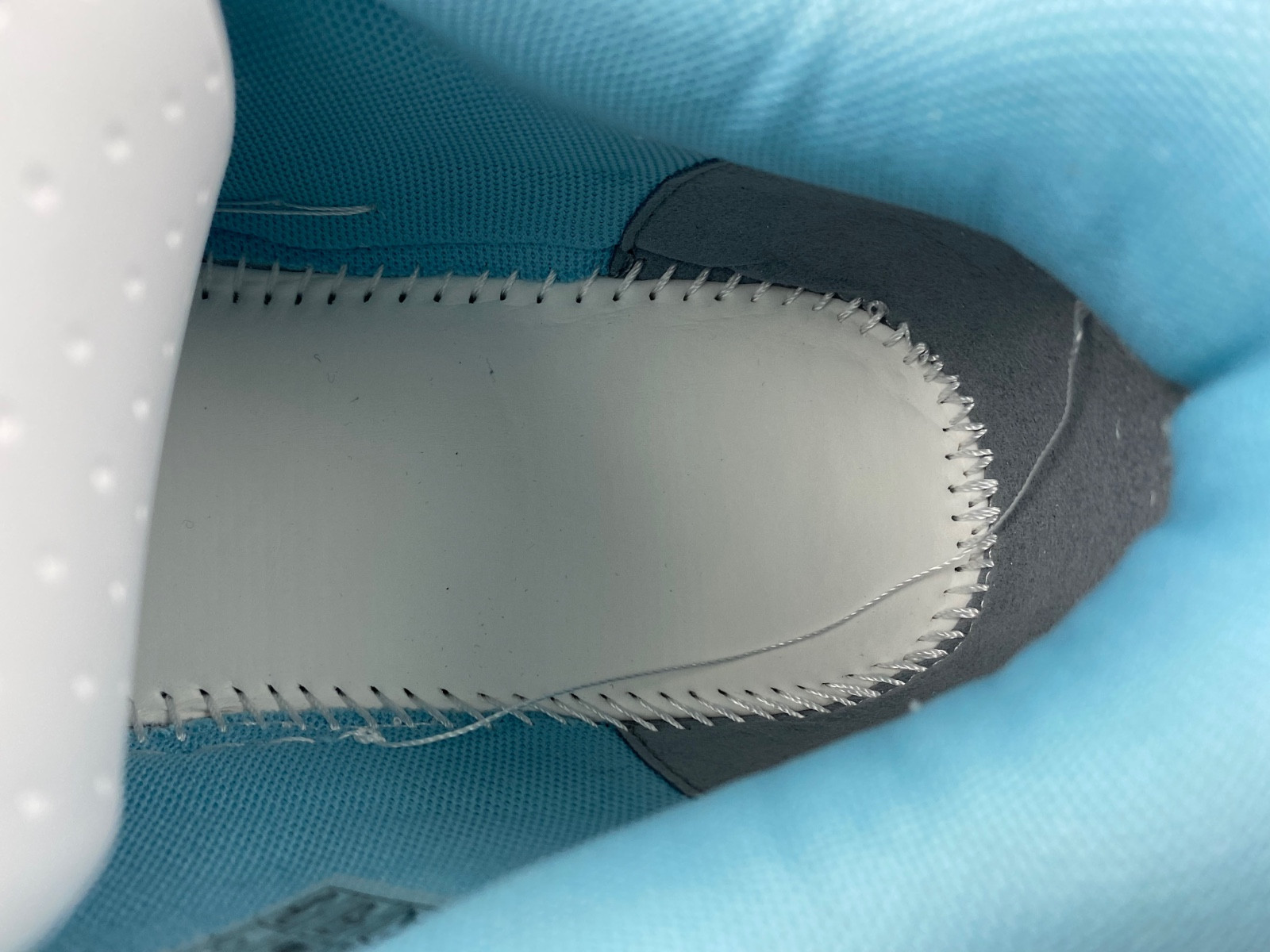 Off-White c/o Virgil Abloh