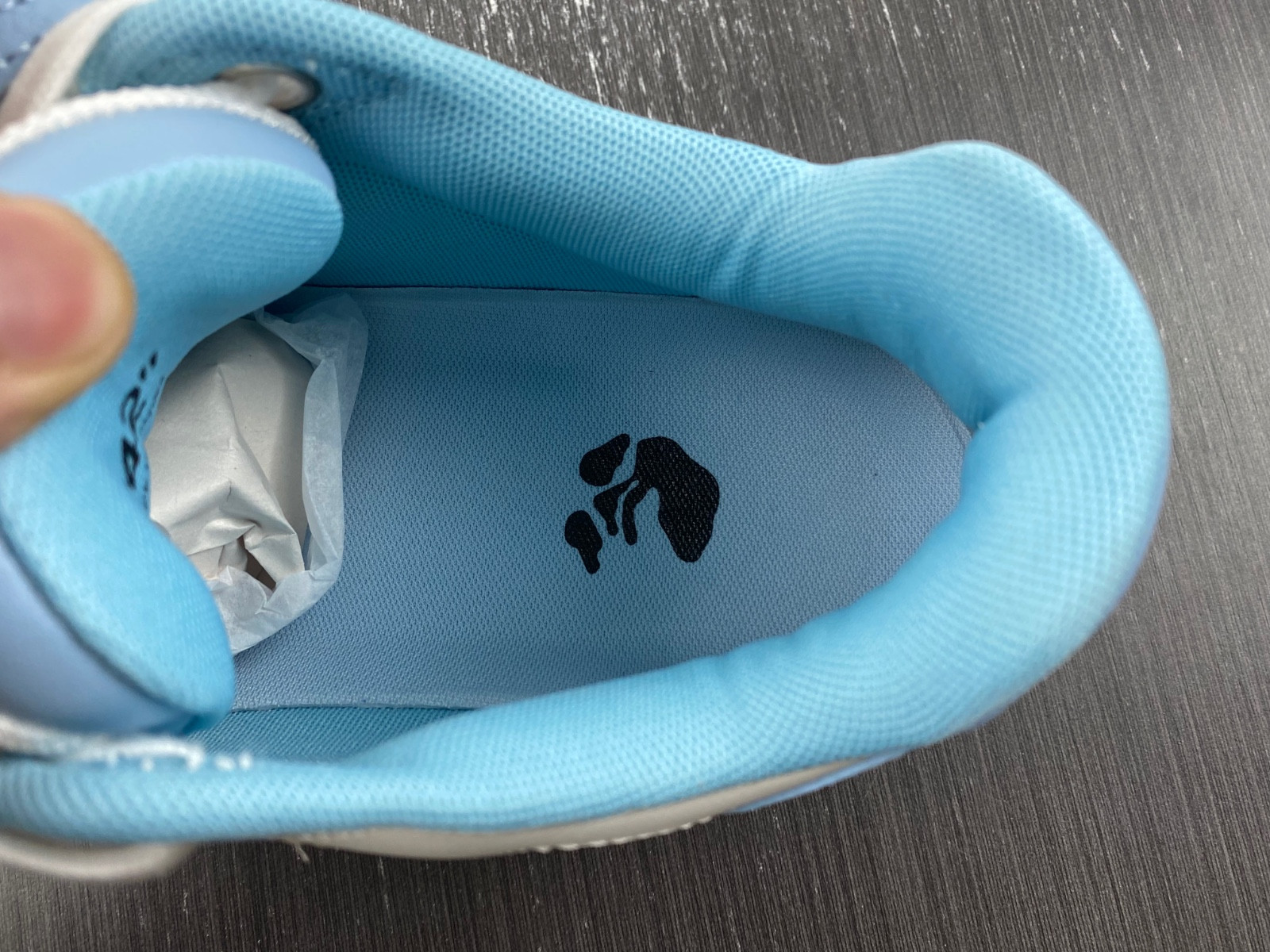 Off-White c/o Virgil Abloh