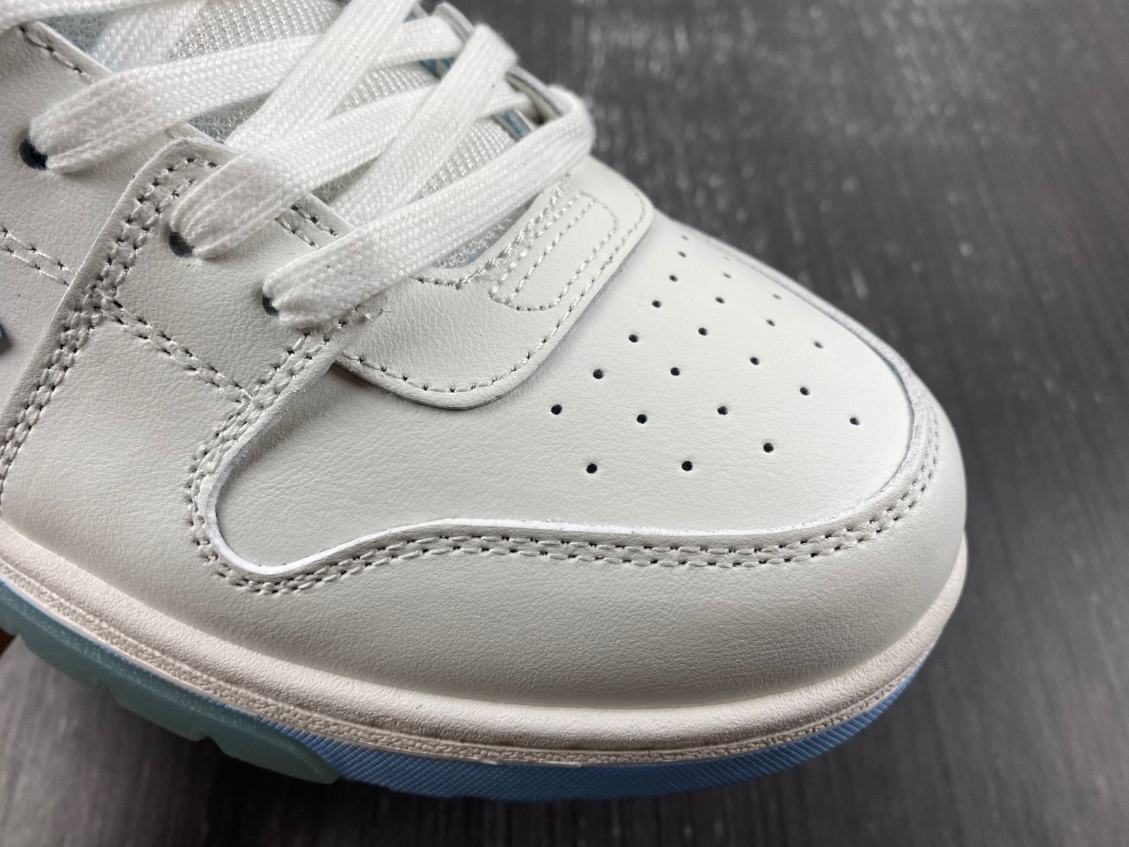 Off-White c/o Virgil Abloh