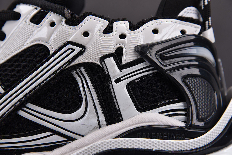 Ba*len*cia*ga runner 772774-w3rny-0120 (it’s not the same as the previous one!)