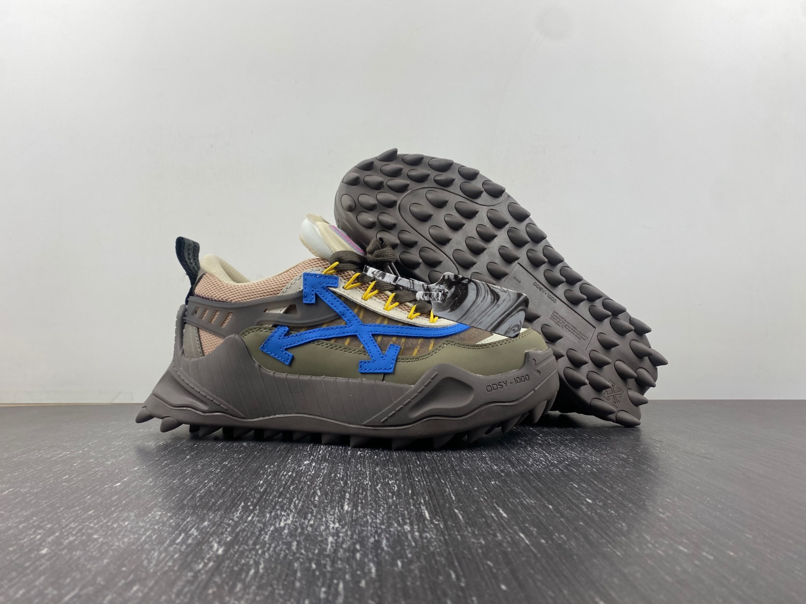 OW C/O ODSY-1000 SPORTS SHOES