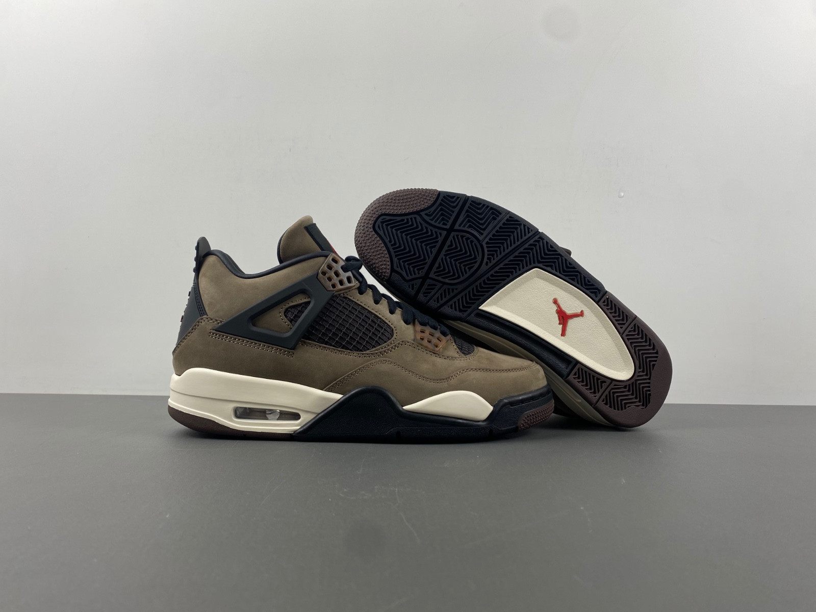 Travis Scott x Air Jordan 4 “Dark Mocha” AJ4-882335